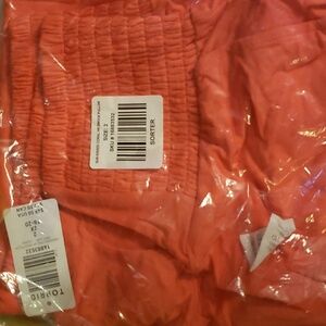 Torrid smoked coral capris size 2